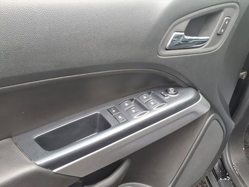 Used 2022 Chevrolet Colorado LT w/ LT Convenience Package image 11