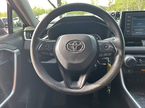 Used 2019 Toyota RAV4 LE image 12