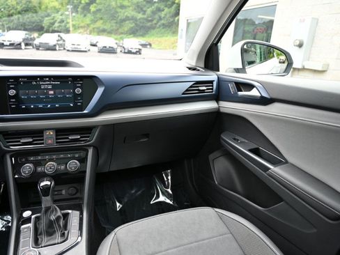 Used 2024 Volkswagen Taos SE AWD/4WD image 14