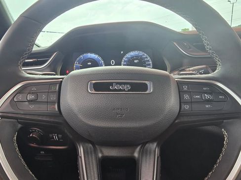 Used 2025 Jeep Grand Cherokee Altitude AWD/4WD image 26
