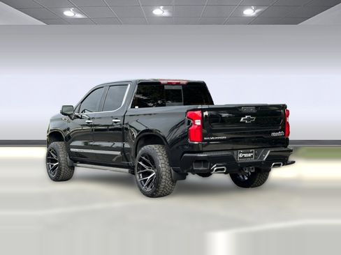 Used 2024 Chevrolet Silverado 1500 High Country w/ High Country Premium Package image 3
