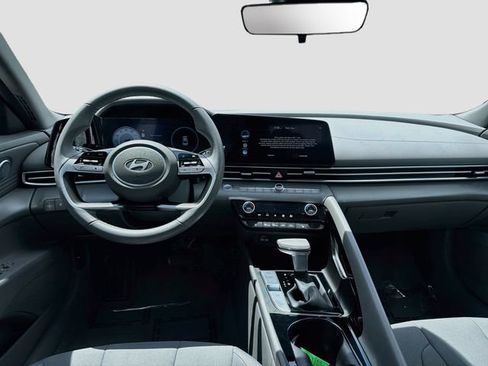 Used 2024 Hyundai Elantra SEL w/ Convenience Package FWD image 22