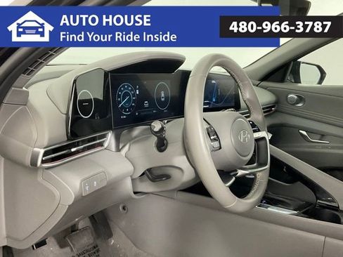 Used 2025 Hyundai Elantra SEL image 12