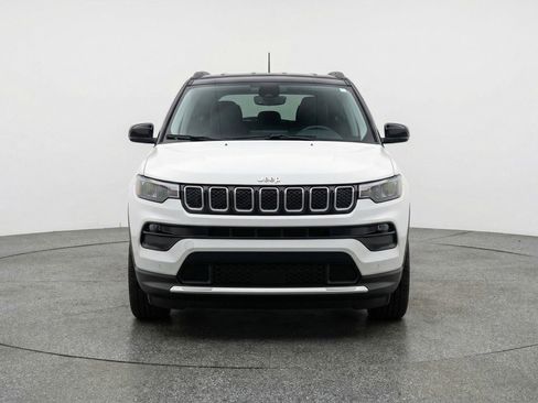 Used 2025 Jeep Compass Limited AWD/4WD image 2