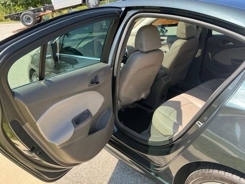 Used 2017 Chevrolet Cruze Premier FWD image 15
