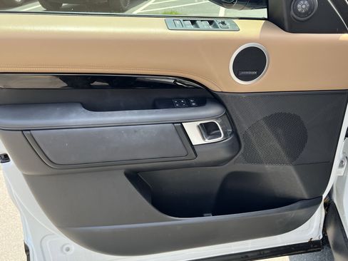Certified 2023 Land Rover Discovery Metropolitan Edition AWD/4WD image 15
