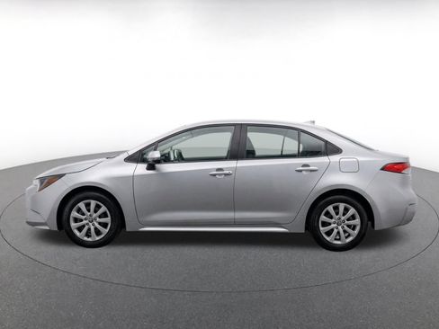 Used 2025 Toyota Corolla LE FWD image 4