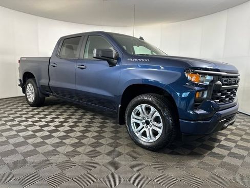 Used 2023 Chevrolet Silverado 1500 Custom image 2
