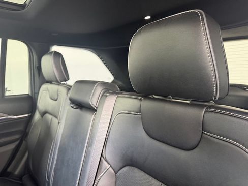 Used 2023 Jeep Grand Cherokee Overland AWD/4WD image 11