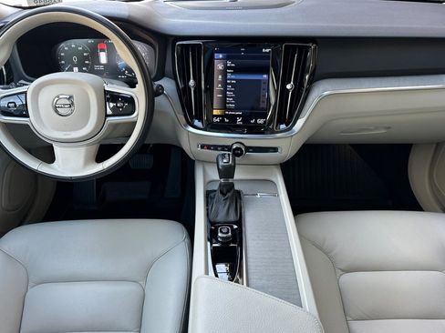 Used 2022 Volvo V60 T5 Cross Country w/ Advanced Package image 16