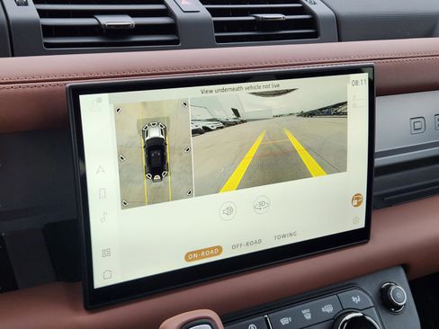 Used 2025 Land Rover Defender 110 image 13