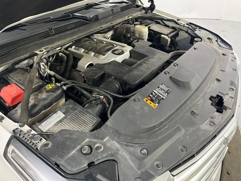 Used 2017 Cadillac Escalade Platinum image 11