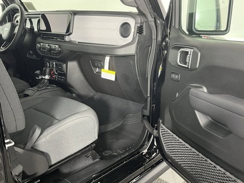 New 2025 Jeep Gladiator Willys image 27