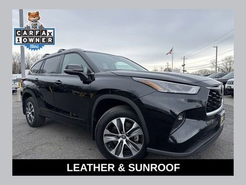 Used 2023 Toyota Highlander XLE image 1