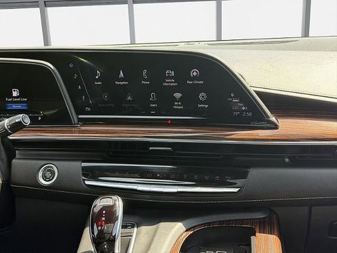 Used 2021 Cadillac Escalade Premium Luxury AWD/4WD image 24