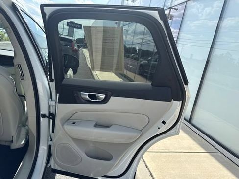 Used 2024 Volvo XC60 B5 Core w/ Climate Package AWD/4WD image 12