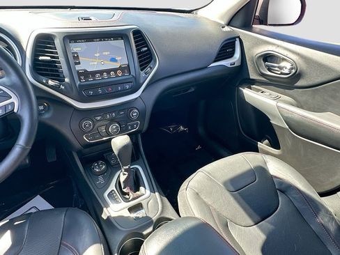 Used 2018 Jeep Cherokee Trailhawk w/ Quick Order Package 27L image 24