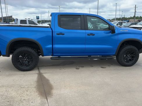 Used 2025 Chevrolet Silverado 1500 ZR2 w/ Technology Package image 2