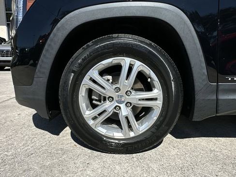 Used 2022 GMC Terrain SLE w/ Driver Convenience Package image 18