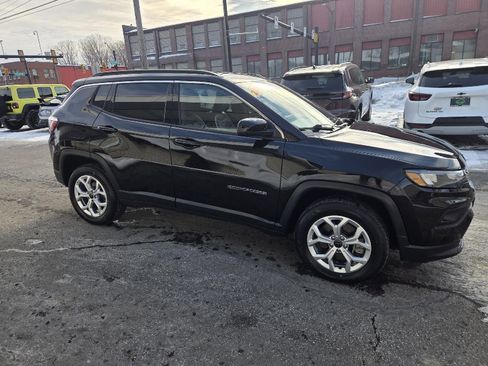 Used 2025 Jeep Compass Latitude image 11
