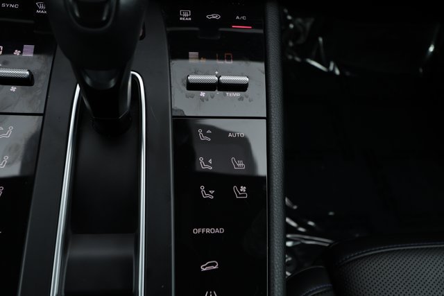 Used 2022 Porsche Macan AWD/4WD image 20