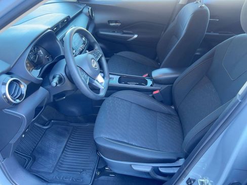 Used 2024 Nissan Kicks SV image 5