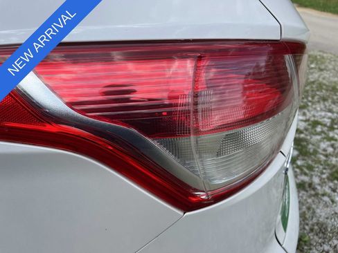 Used 2016 Ford Escape SE w/ SE Chrome Package FWD image 9