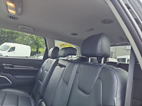 Used 2023 Kia Telluride LX AWD/4WD image 14
