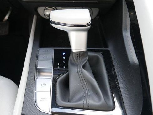 Used 2023 Hyundai Elantra Limited image 23