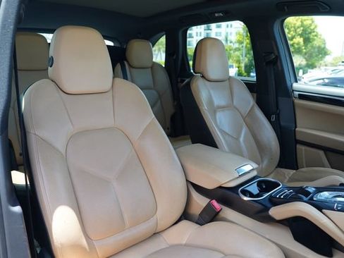 Used 2016 Porsche Cayenne AWD/4WD image 20