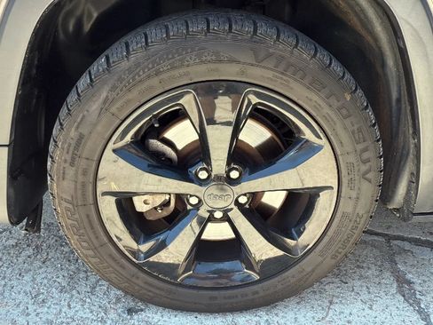 Used 2017 Jeep Cherokee Sport w/ Cold Weather Group FWD image 43