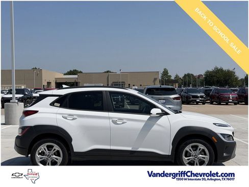 Used 2022 Hyundai Kona SEL FWD image 3