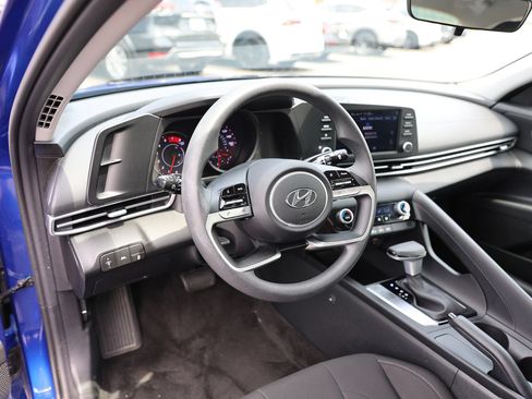 Used 2023 Hyundai Elantra SEL FWD image 13