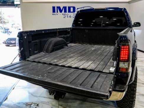 Used 2005 GMC Sierra 2500 SLT w/ Heavy-Duty Power Package AWD/4WD image 56