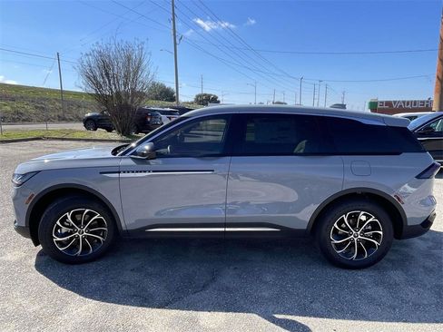 New 2026 Lincoln Nautilus Premier image 6