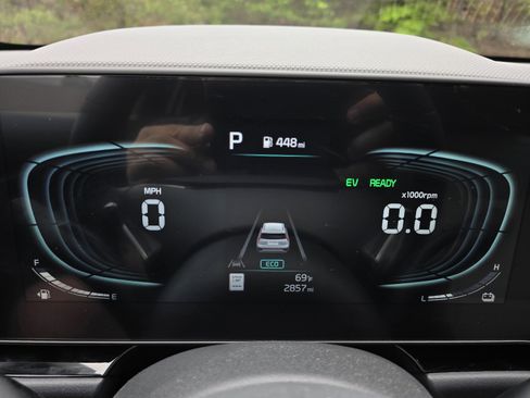 Used 2025 Kia Niro EX FWD image 17
