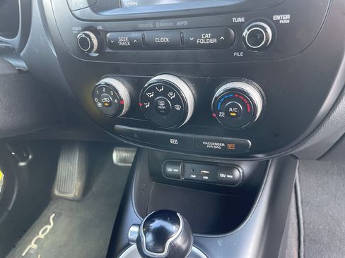 Used 2016 Kia Soul + FWD image 24