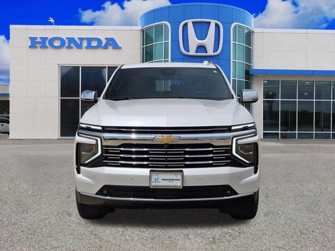 Used 2025 Chevrolet Suburban Premier RWD image 8