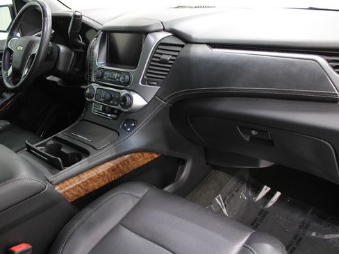 Used 2018 Chevrolet Tahoe Premier AWD/4WD image 32