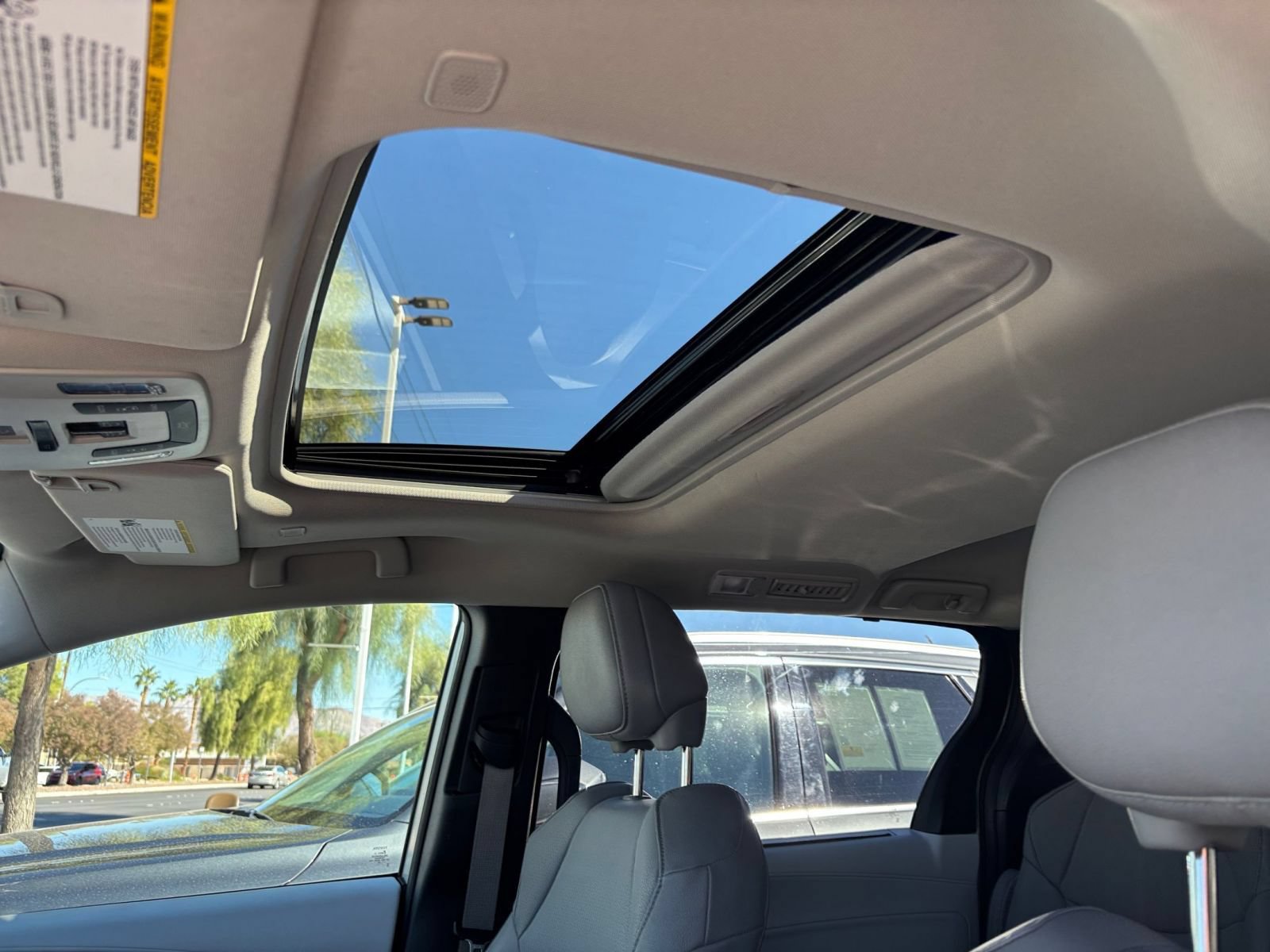 Used 2025 Toyota Sienna XLE FWD image 29