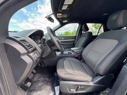 Used 2018 Ford Explorer XLT w/ Equipment Group 201A FWD image 9