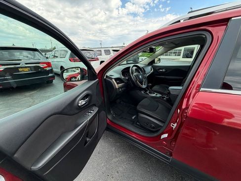 Used 2015 Jeep Cherokee Latitude w/ Comfort/Convenience Group FWD image 23