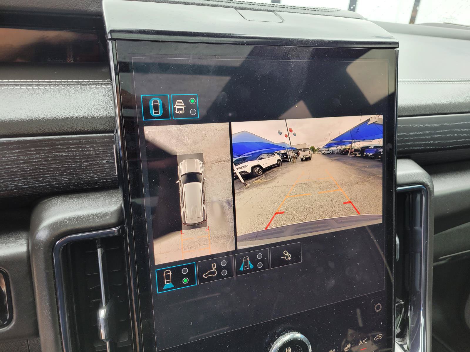 Used 2025 GMC Yukon AT4 Ultimate w/ LPO, Floor Liner Package AWD/4WD image 29