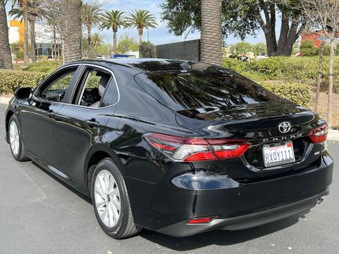 Used 2021 Toyota Camry LE image 2