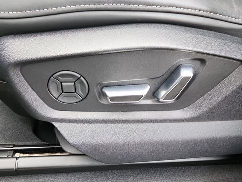 Used 2025 Audi SQ8 Premium Plus w/ 23" Wheel Package image 9