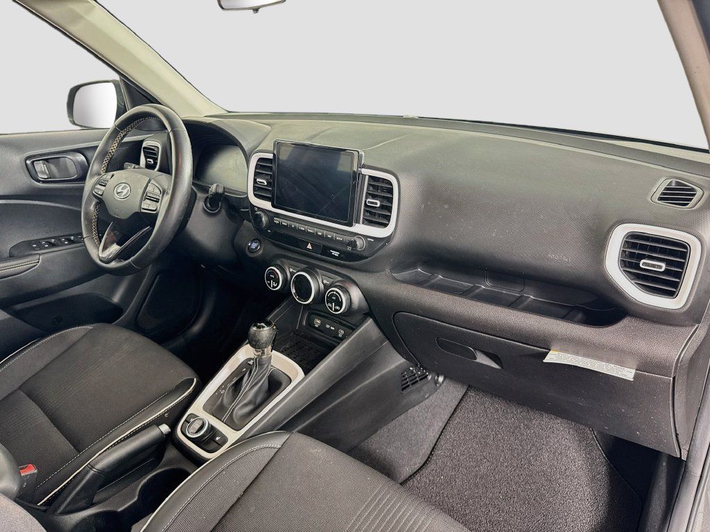 Certified 2024 Hyundai Venue Limited FWD image 30