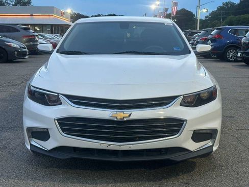 Used 2018 Chevrolet Malibu LT FWD image 2