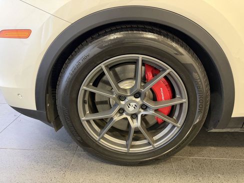 Used 2025 Porsche Cayenne S image 10