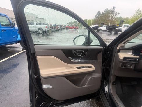 Used 2023 Lincoln Corsair AWD w/ Equipment Group 101A image 15