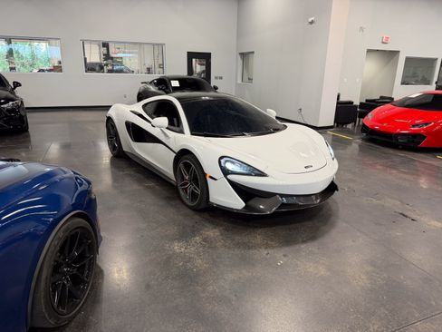 Used 2018 McLaren 570S RWD image 2